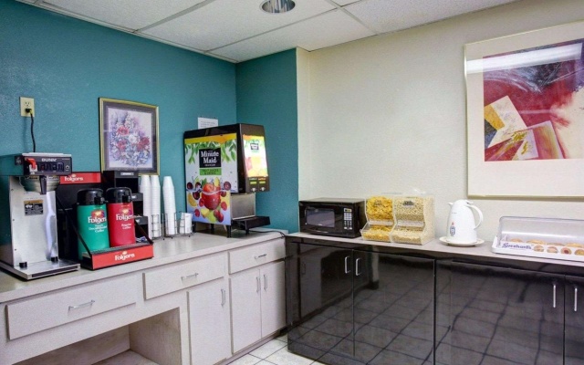 photo 3 of University Inn