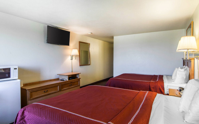 photo 3 of Rodeway Inn & Suites
