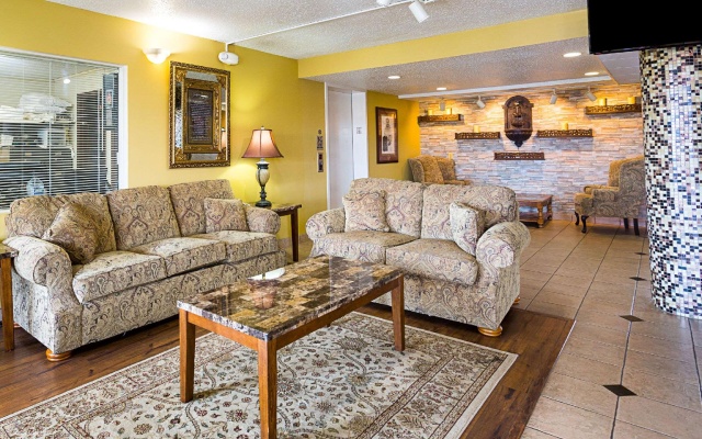 photo 2 of Rodeway Inn & Suites Birmingham I-59 exit 134