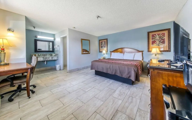 photo 2 of Rodeway Inn & Suites Haines City
