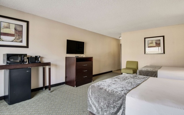 photo 3 of Rodeway Inn & Suites Portland - Jantzen Beach