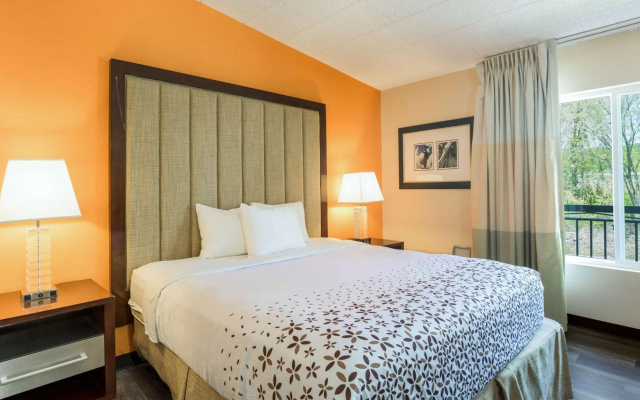 photo 3 of Rodeway Inn & Suites Stroudsburg - Poconos