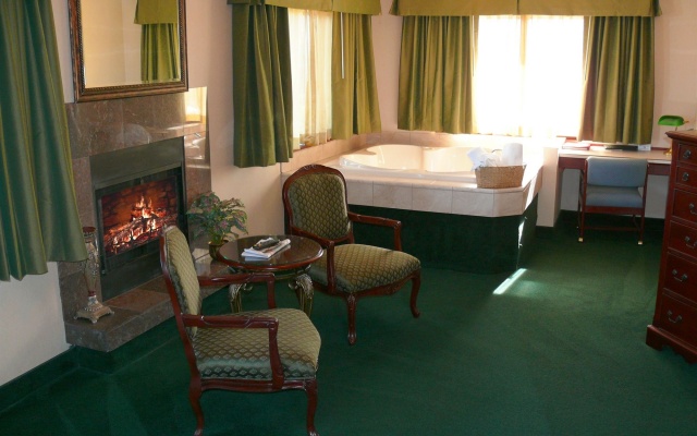 photo 5 of Rogue Regency Inn Medford Airport