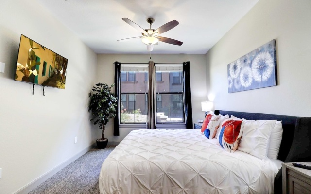 photo 3 of Rooftop Pool with Views-King Beds-Parking 1123