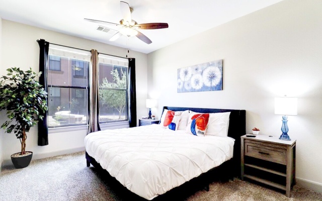 photo 4 of Rooftop Pool with Views-King Beds-Parking 1123