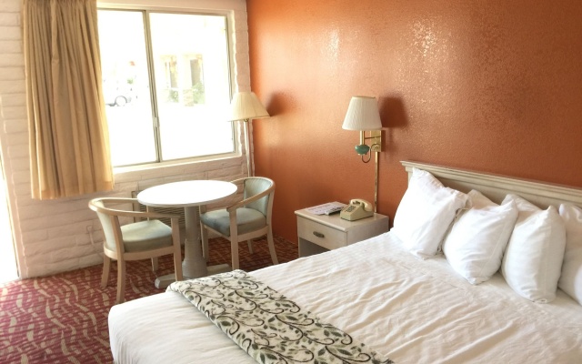 photo 2 of Royal Crest Motel