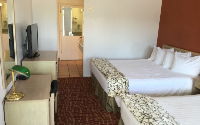 photo 4 of Royal Crest Motel