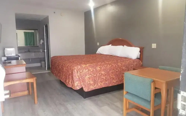 photo 5 of Royal Inn