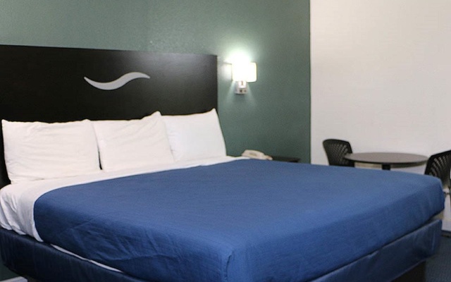 photo 4 of Royal Inn Dallas NW