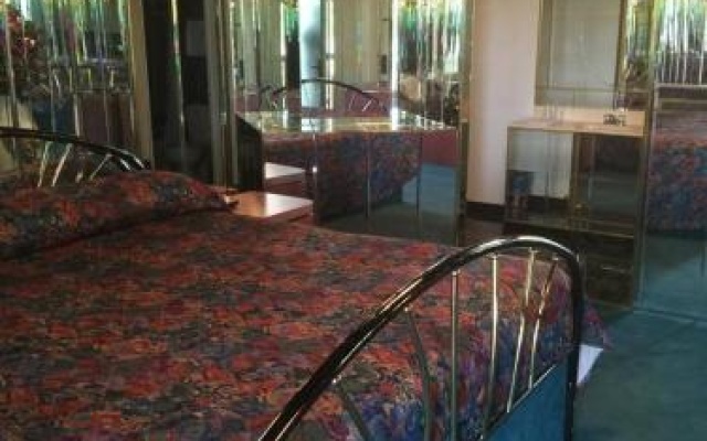 photo 2 of Royal Inn - Neptune