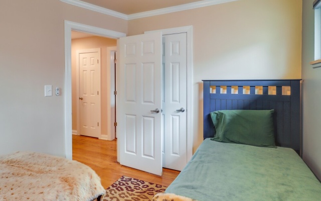 photo 2 of Royal Oak Home: 13 Mi to Downtown Detroit