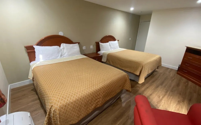 photo 2 of Royale Inn Motel