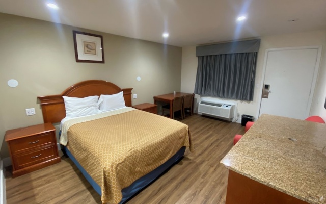 photo 3 of Royale Inn Motel