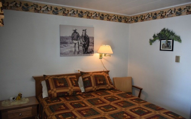 photo 2 of Royals Inn Motel