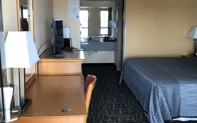 photo 5 of Carolina Inn & Suites of Lake Norman