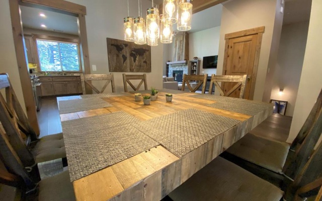 photo 2 of Saint Bernard - INCREDIBLE MOUNTAIN GETAWAY HOT TUB GAME ROOM GAS BBQ L2 EV CONNECTION TAHOE