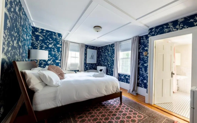 photo 5 of Sally Webster Inn