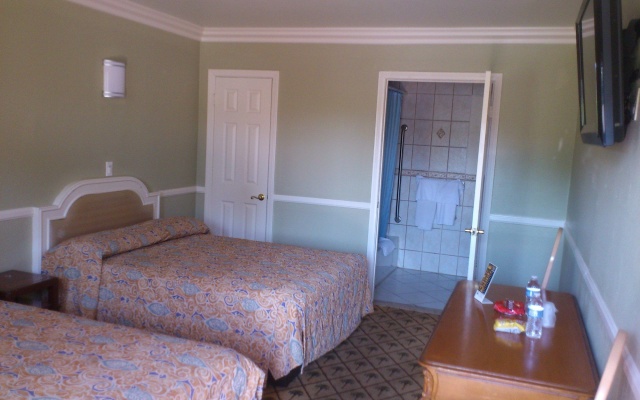 photo 3 of Santa Ana Travel Inn