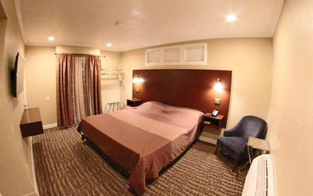 photo 2 of Santa Cruz Inn Riverside