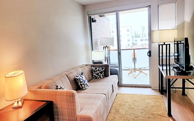 photo 2 of Santa Monica Promenade Condos
