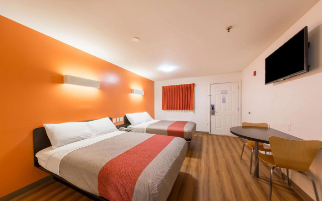 photo 3 of Motel 6 Greenville, SC