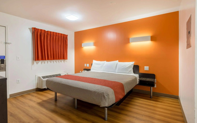 photo 4 of Motel 6 Greenville, SC