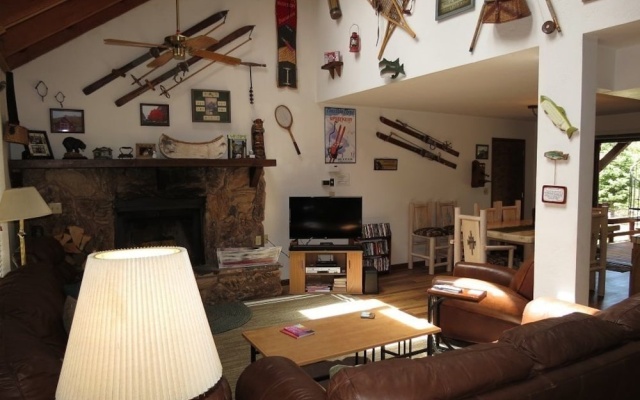 photo 3 of Scholes - 4 Br home by RedAwning