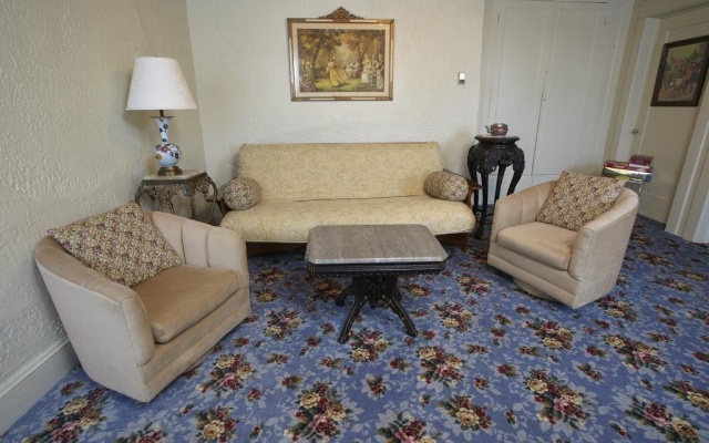 photo 2 of Schwartz's Inn
