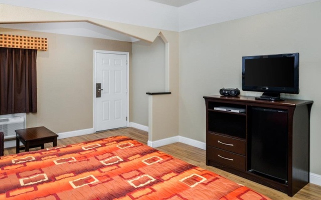 photo 5 of Scottish Inn & Suites Highway 6 South