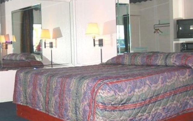 photo 2 of Scottish Inns Antoine Dr