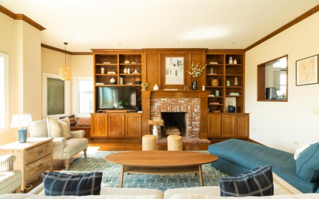 photo 3 of Sea Glass by Avantstay | Beach House on Balboa Peninsula W/ Patio