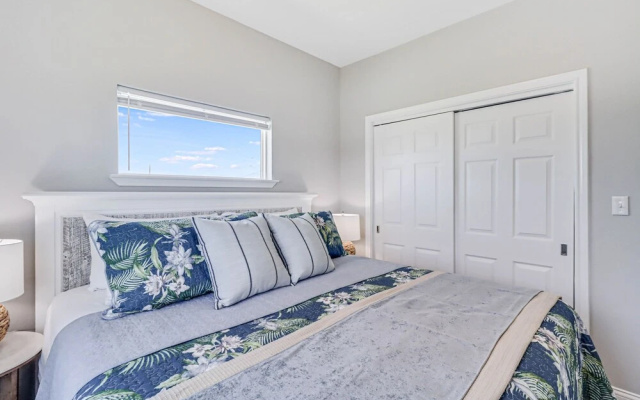 photo 4 of Sea La Vie 913rpab 4 Bedroom Home by RedAwning