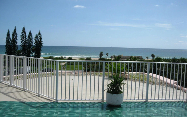 photo 5 of Sea Spray Inn & Beach Resort