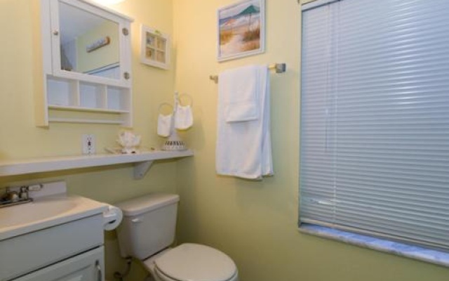 photo 4 of Seabreeze Cottage by RedAwning