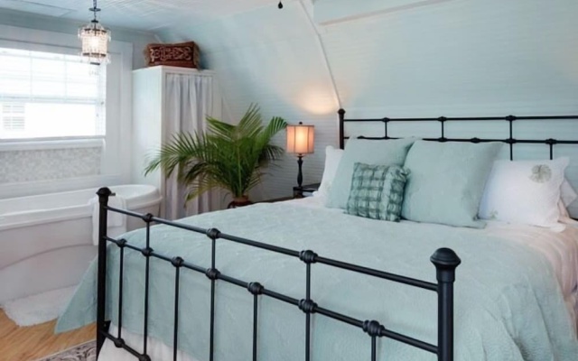 photo 2 of Seaglass Inn