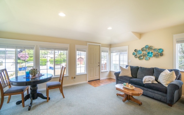 photo 3 of Seaside Prom 2 Bedrooms 2 Bathrooms Home