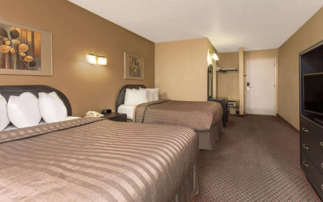 photo 3 of Travelodge by Wyndham Seattle University