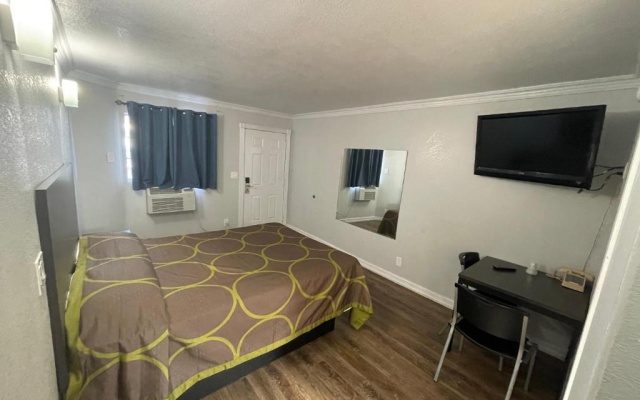 photo 3 of Seaway Motel