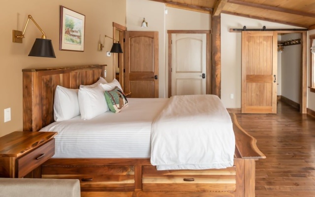 photo 5 of Seesaw's Lodge