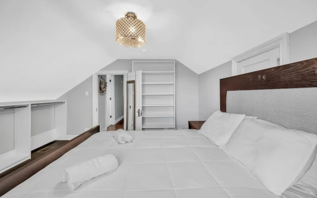 photo 5 of Serene & Charming 5br Des Plaines Getaway 5 Bedroom Home by RedAwning