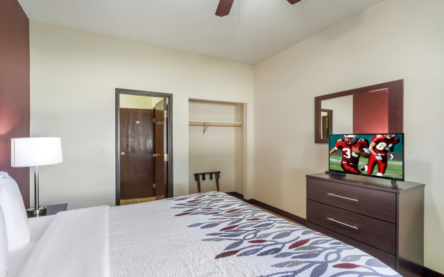 photo 4 of Red Roof Inn & Suites Omaha - Council Bluffs