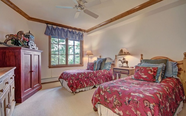 photo 3 of Settler'S Lodge 204