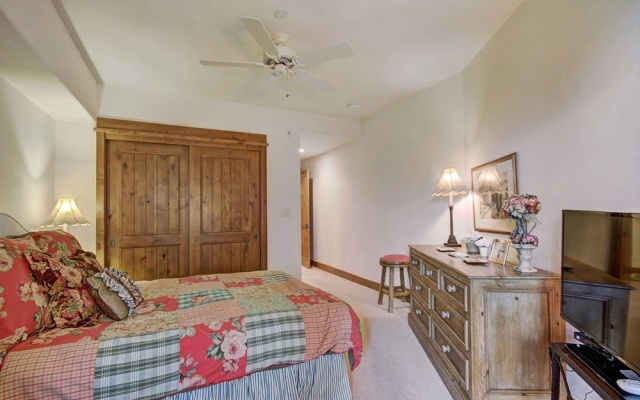photo 5 of Settler'S Lodge 204