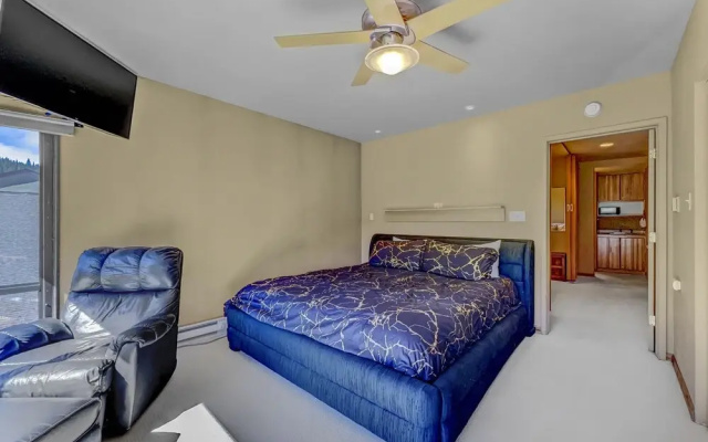 photo 4 of Sf411 Snowflake 3br 3ba 4 Bedroom Condo by RedAwning