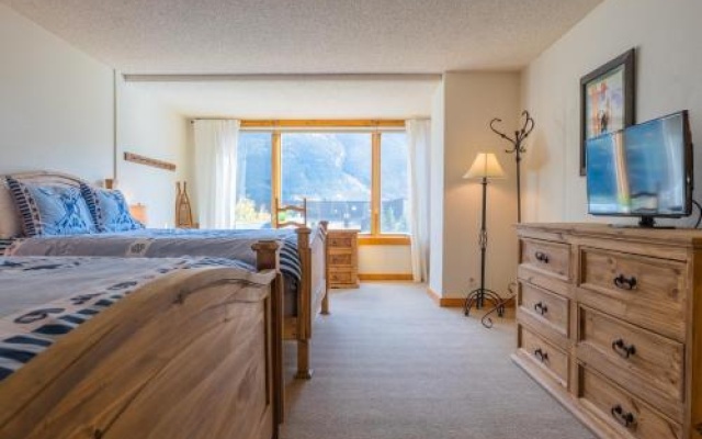 photo 3 of SH402 Summit House by RedAwning
