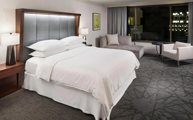 photo 5 of Sheraton Bloomington Hotel