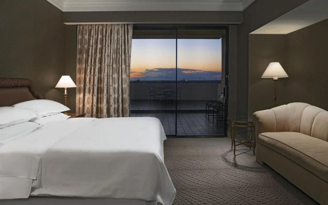 photo 3 of Sheraton Crescent Hotel