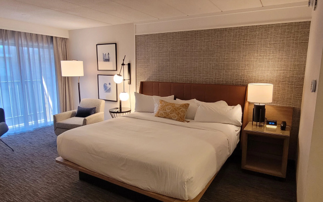 photo 3 of Sheraton Milwaukee Brookfield Hotel