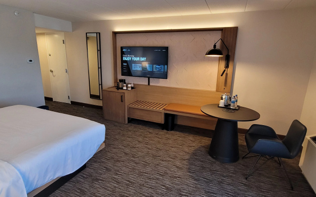 photo 4 of Sheraton Milwaukee Brookfield Hotel