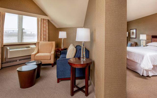 photo 4 of Sheraton Portsmouth Harborside Hotel